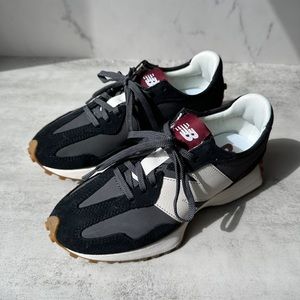 New Balance 327 Women Size 7 Black